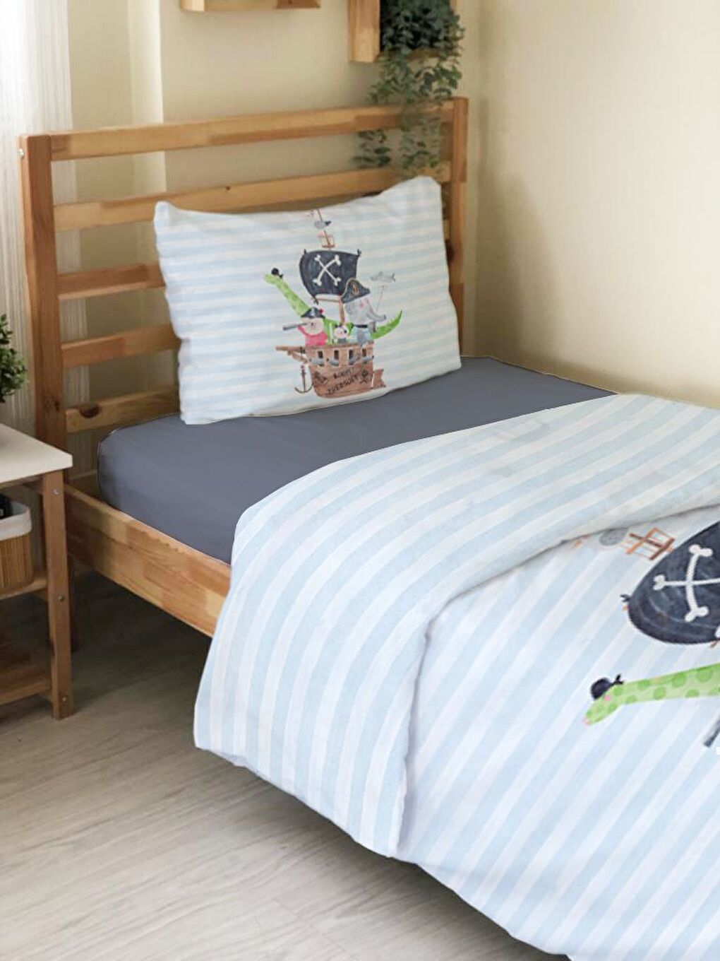 Karışık Korsan Desenli Çarşafsız 2'li Takım Baskılı Tek Kişilik Nevresim Takımı 160x220 cm-1