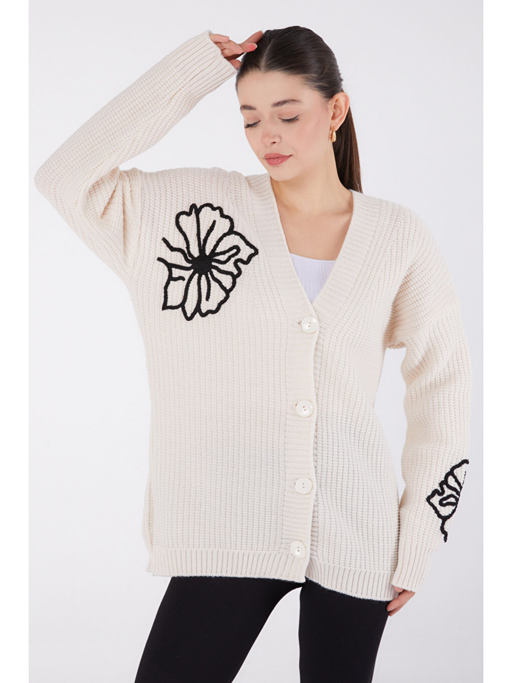 Nakışlı Düğmeli Triko Hırka Bej - 27629-2