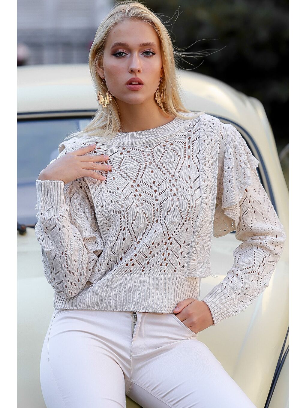 Kadın Bej Sıfır Yaka Ajurlu Omuzları Fırfırlı Triko Kazak M10010800KZ99145-2