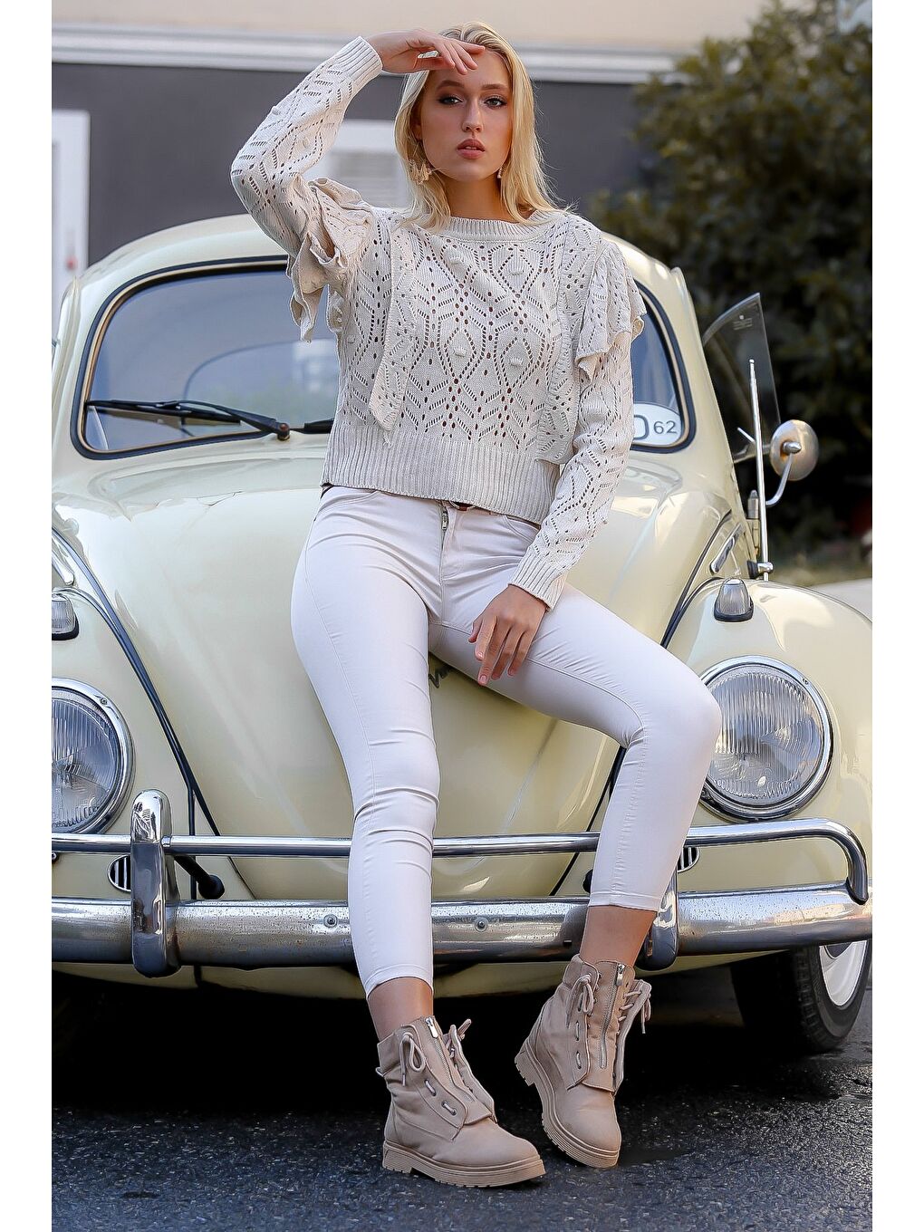 Kadın Bej Sıfır Yaka Ajurlu Omuzları Fırfırlı Triko Kazak M10010800KZ99145-5