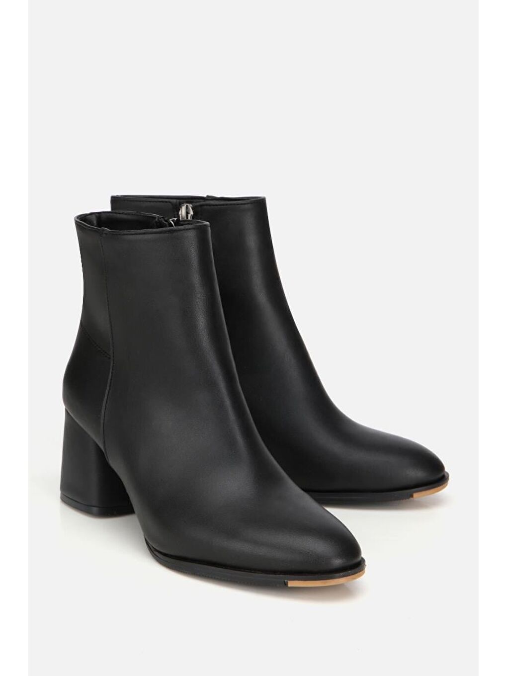 Kadın Siyah Fermuarlı Kalın Topuklu Bot-1