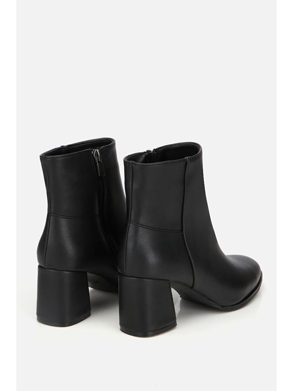 Kadın Siyah Fermuarlı Kalın Topuklu Bot-2