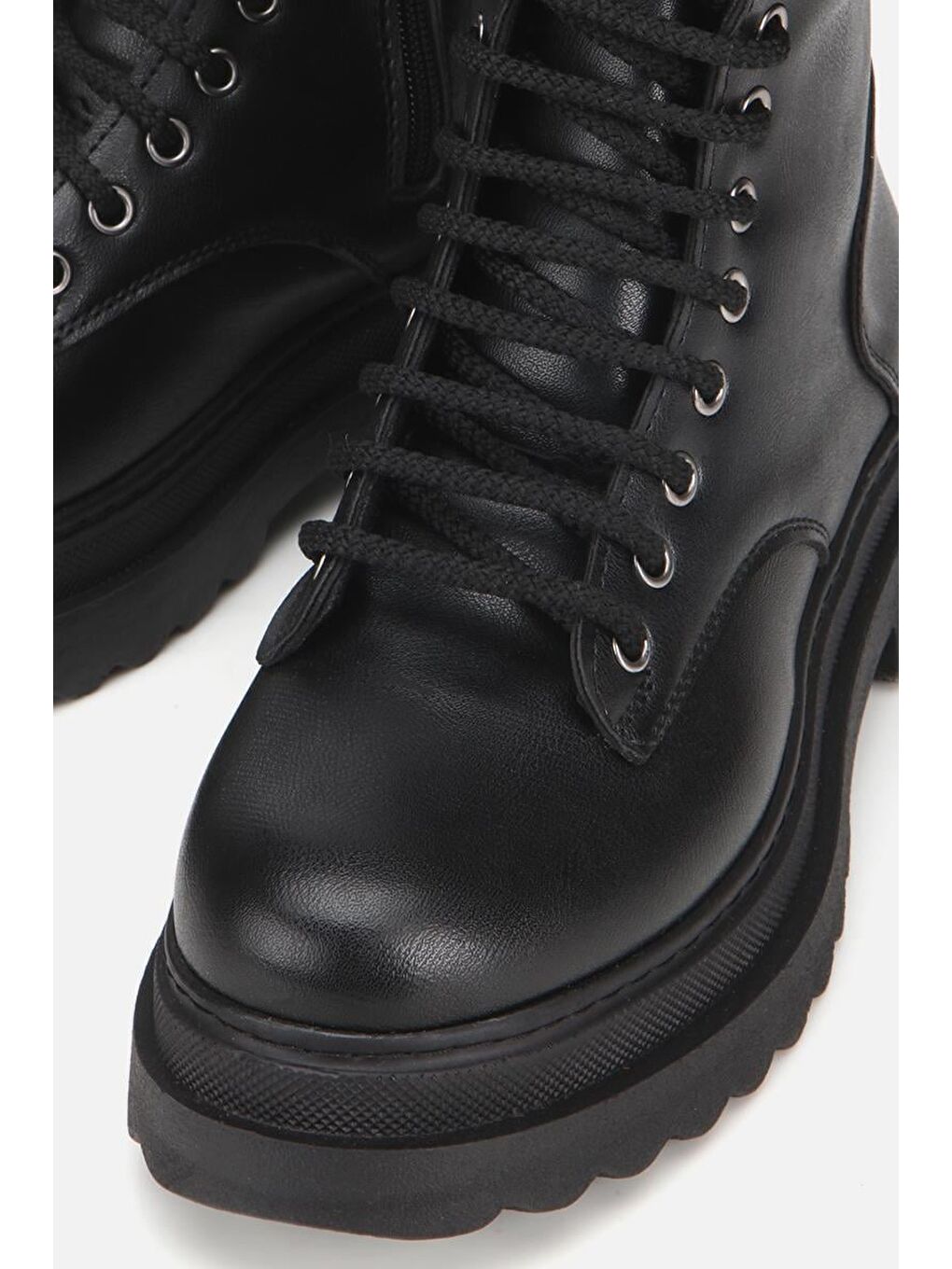 Kadın Siyah Bağcıklı Postal Düz Bot-3