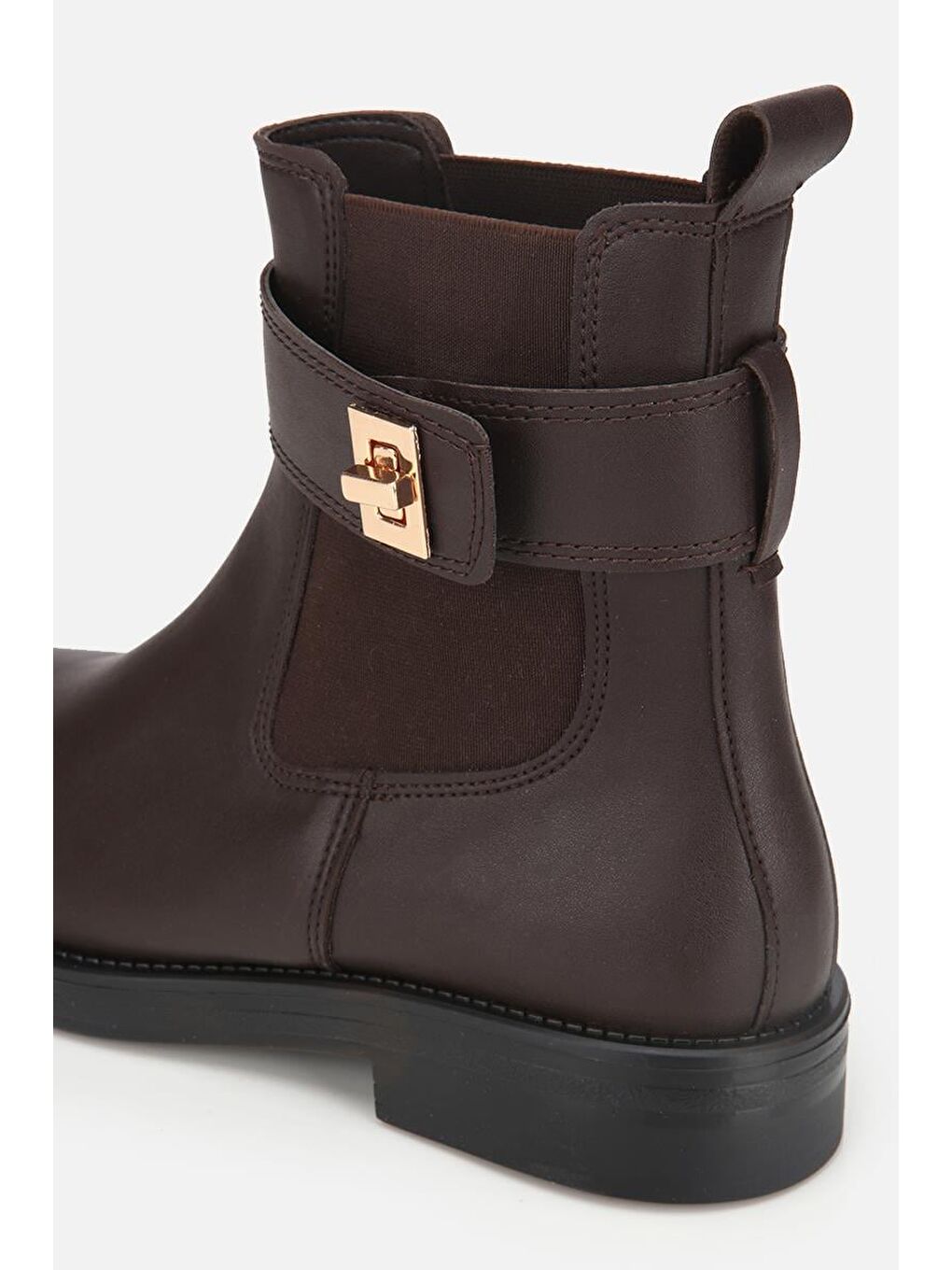 Kadın Kahverengi Tokalı Lastik Detaylı Düz Bot-5