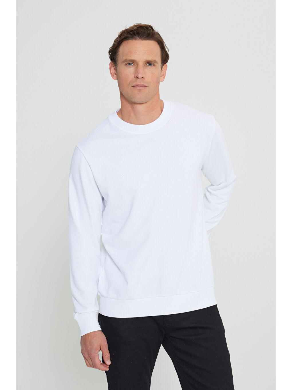 Erkek Beyaz Standart Fit Normal Kesim Bisiklet Yaka Pamuklu Sweatshirt-2