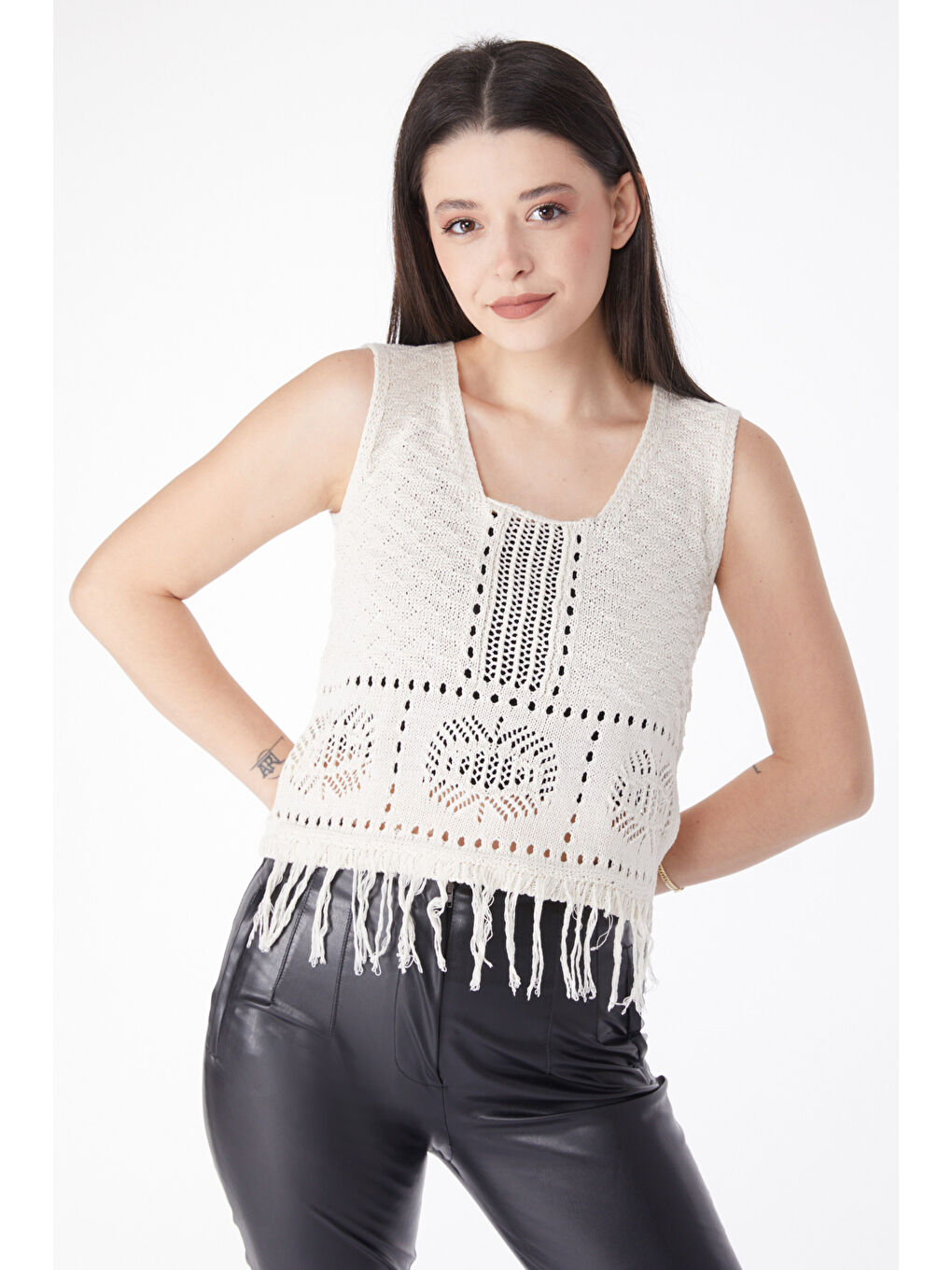 Ekru Püskülü Delikli Triko Crop Krem - 27670