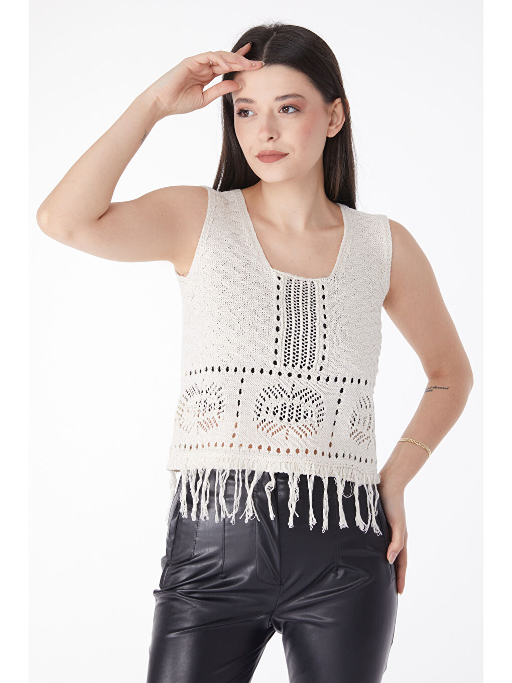 Ekru Püskülü Delikli Triko Crop Krem - 27670-1