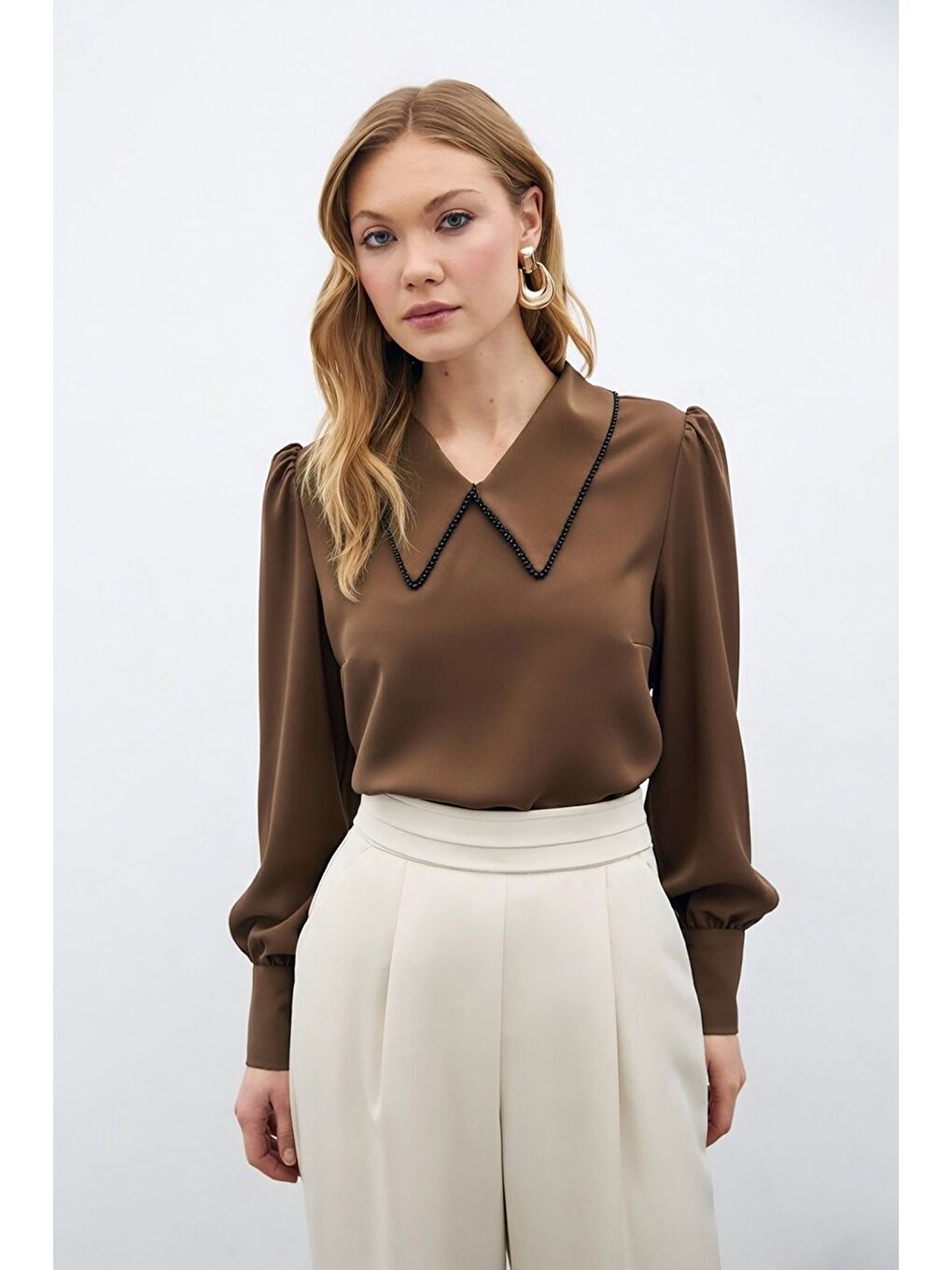 Kahverengi İnci Yakalı Bluz - Kahve-1