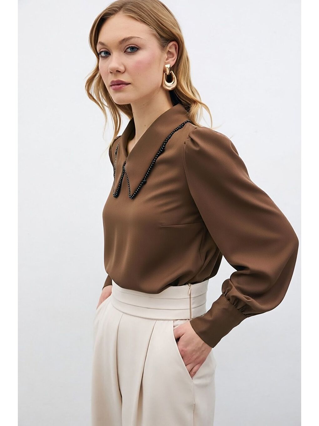 Kahverengi İnci Yakalı Bluz - Kahve-3