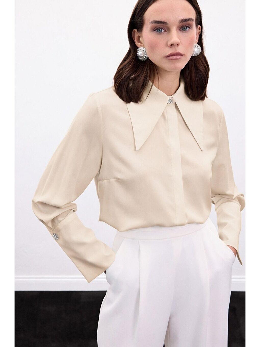 Yaka Ve Manşet Aksesuarlı Gömlek - Bej-1