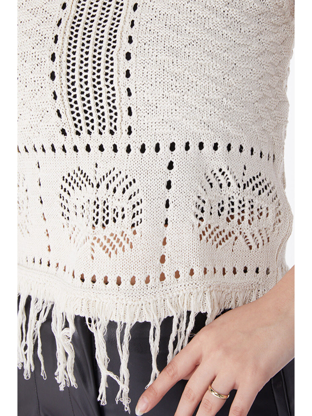 Ekru Püskülü Delikli Triko Crop Krem - 27670-4