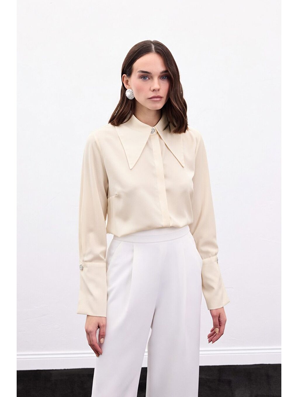 Yaka Ve Manşet Aksesuarlı Gömlek - Bej-3