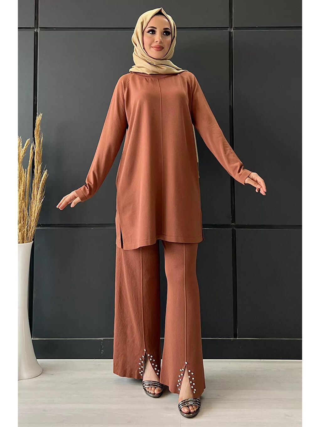 Kahverengi Yüksek Bel Taş Detaylı Tesettür Triko Pantolon Tunik İkili Takım-2