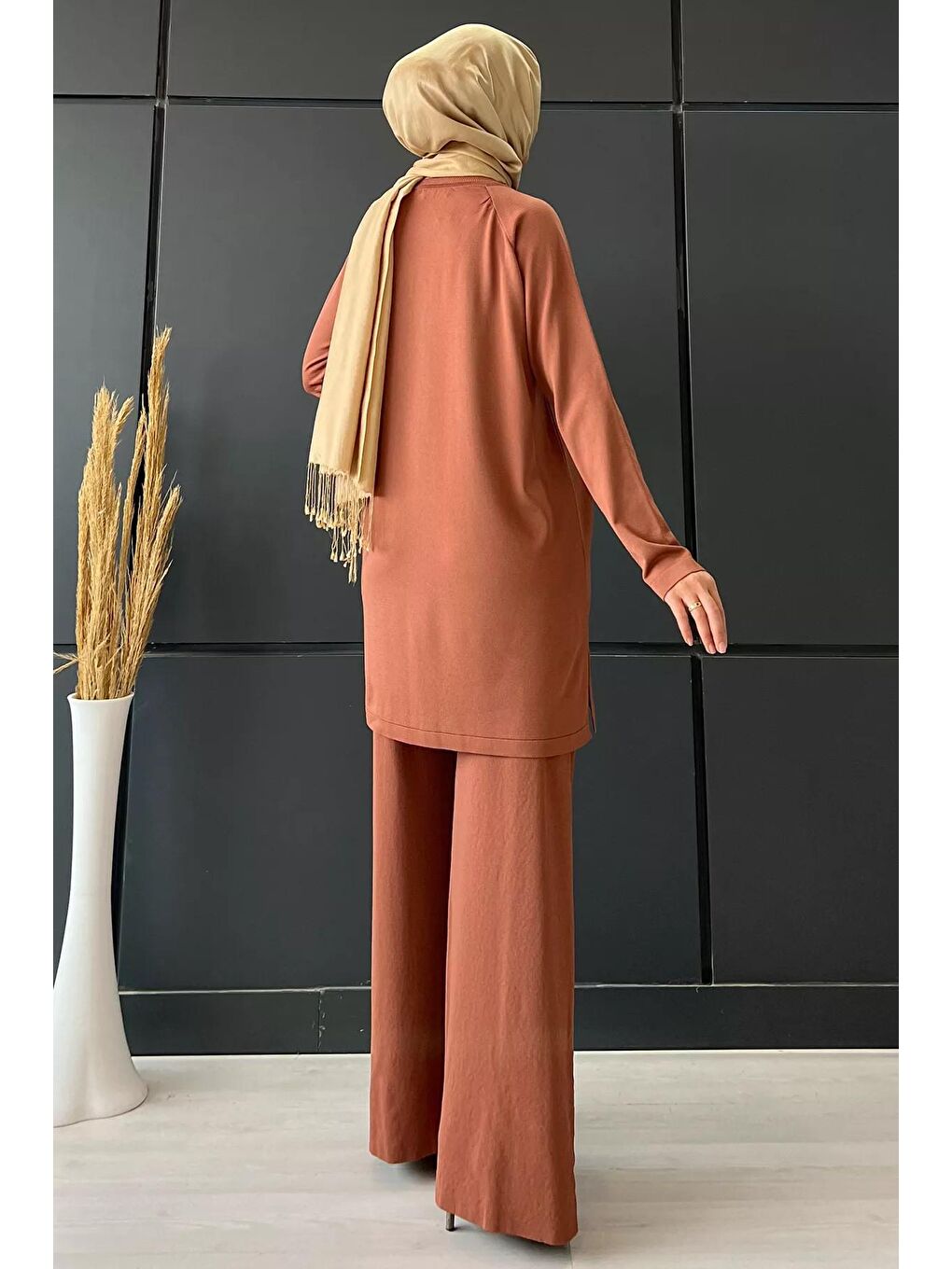 Kahverengi Yüksek Bel Taş Detaylı Tesettür Triko Pantolon Tunik İkili Takım-3
