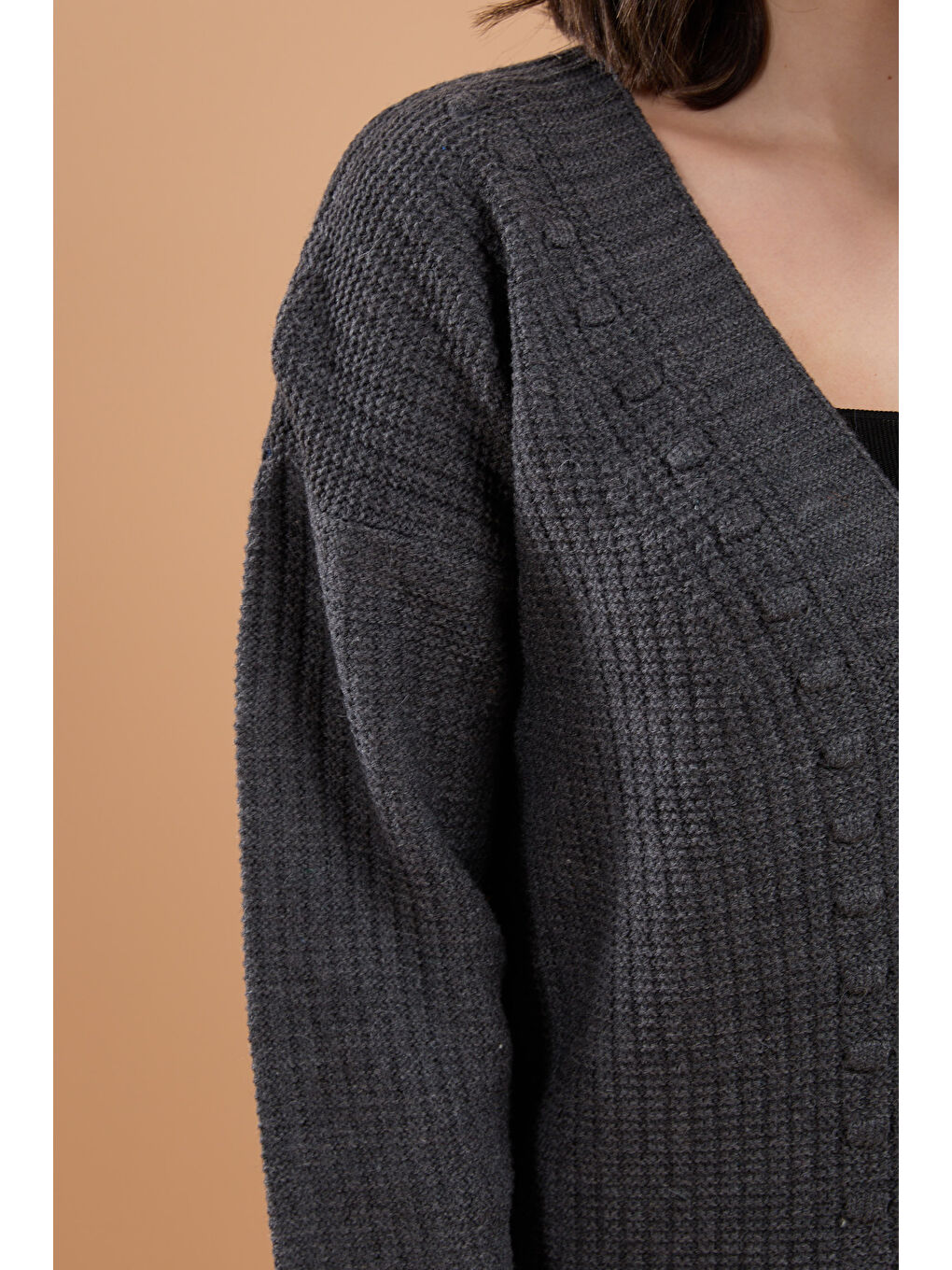 Düğmeli Kabarcık Detaylı Triko Hırka Antrasit - 27648-3