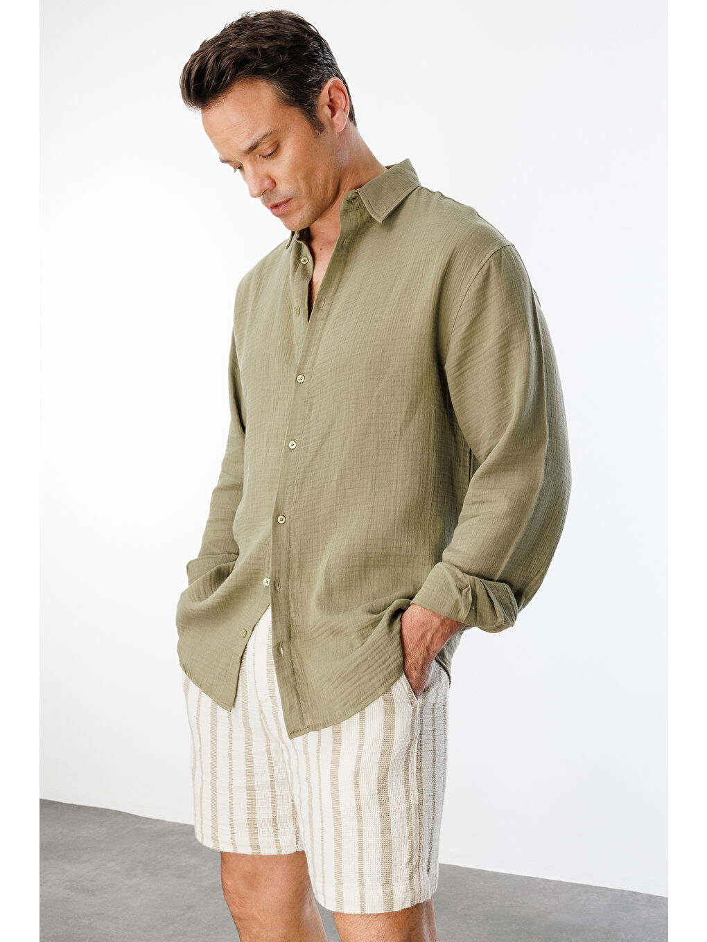 Haki Oversize Basic Erkek Müslin Gömlek ERKEK-MÜSLİN-GÖMLEK-2