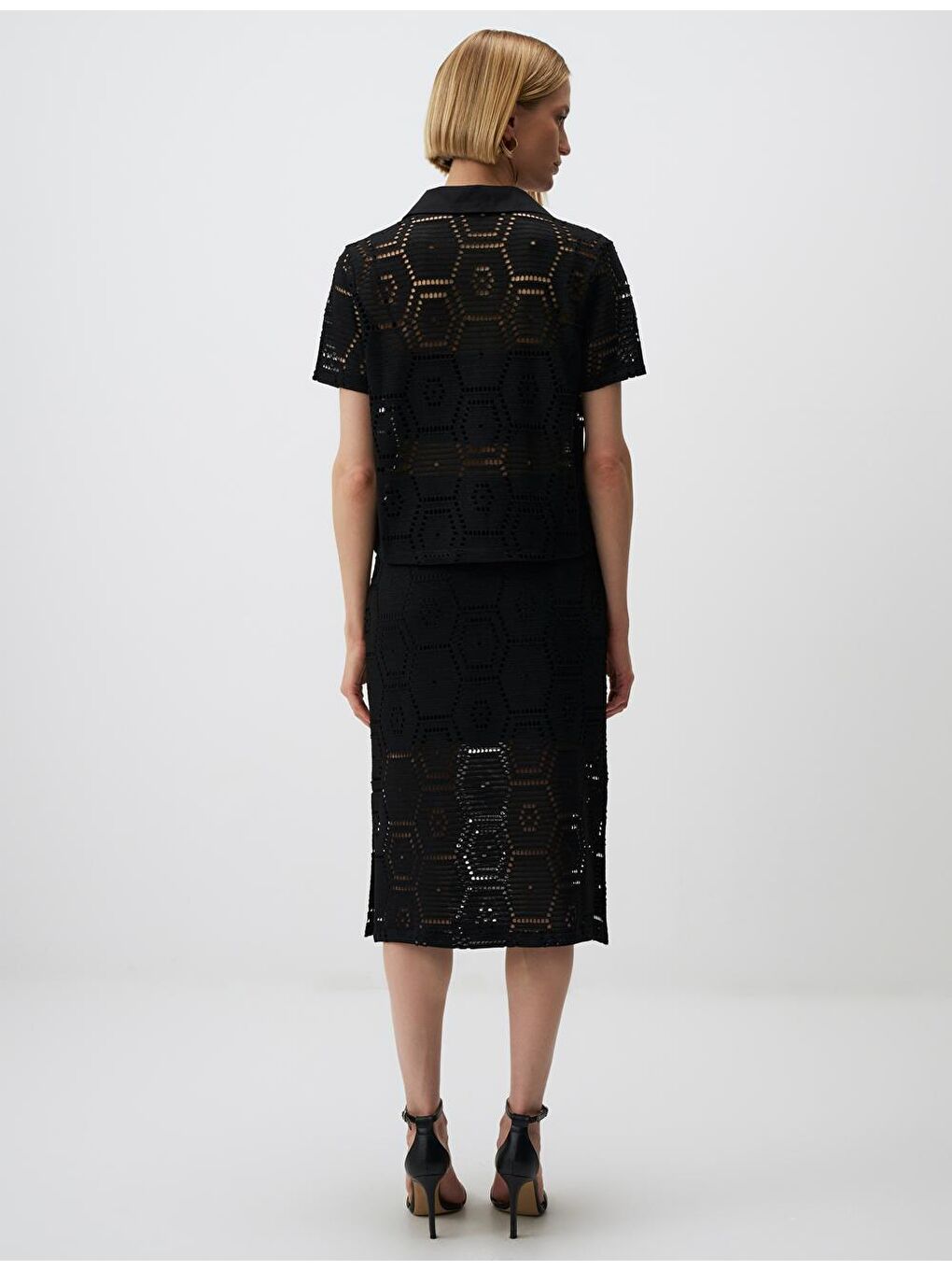 Siyah Kısa Kollu Ajurlu Gömlek-4