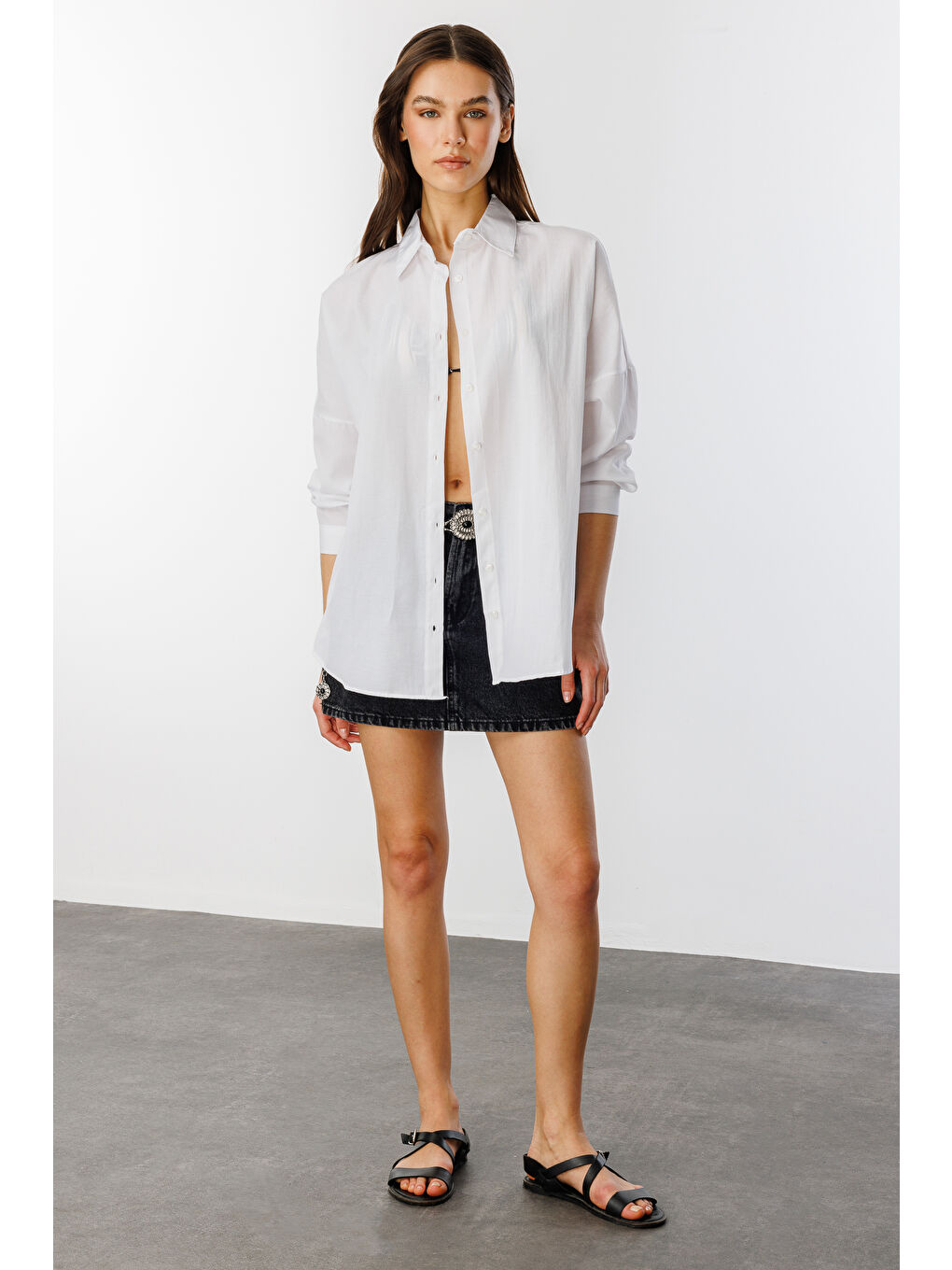 Beyaz Oversize Basic Kadın Gömlek KADIN-BASIC-GÖMLEK-1