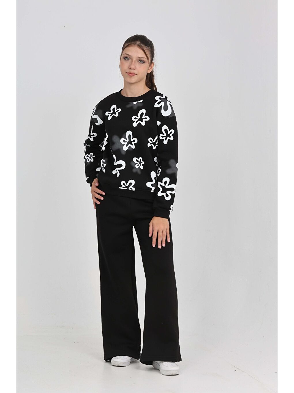 Siyah Kız Çocuk Çiçek Baskılı Eşofman Takım