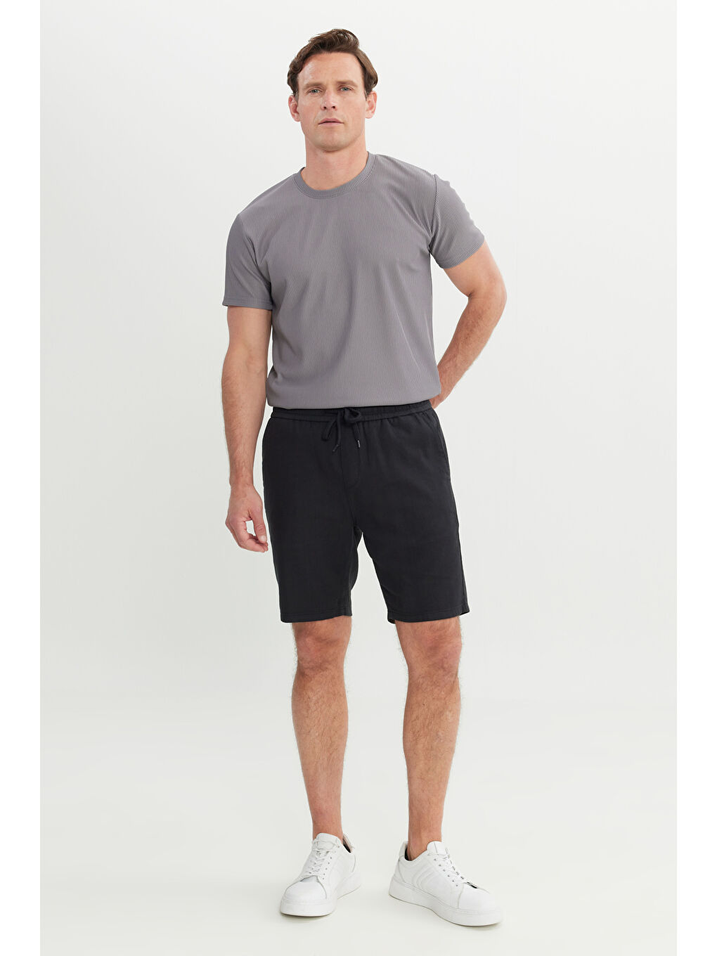 Erkek Siyah-Açık Gri 2'li Paket %100 Pamuk Comfort Fit Beli Bağlamalı Flamlı Yan Cepli Şort-5