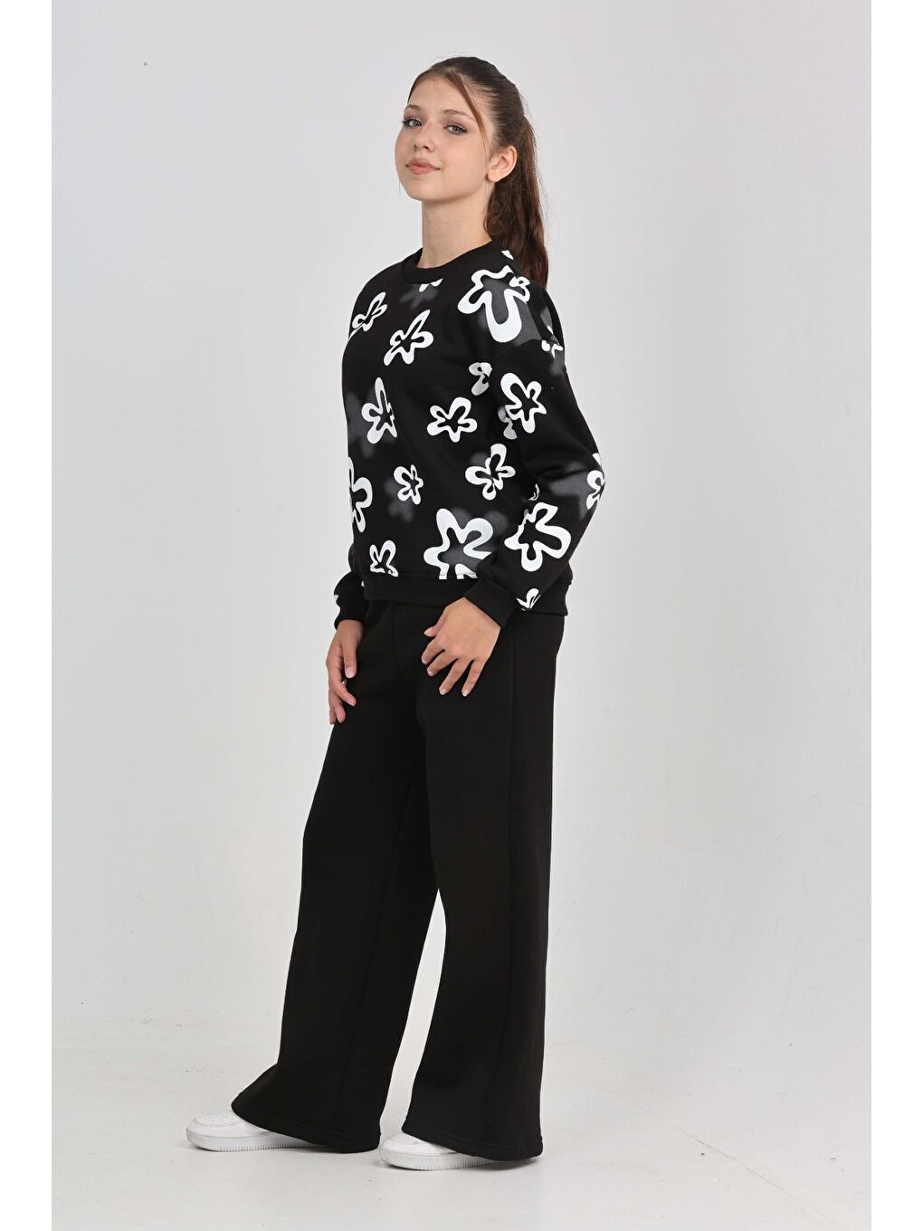 Siyah Kız Çocuk Çiçek Baskılı Eşofman Takım-1