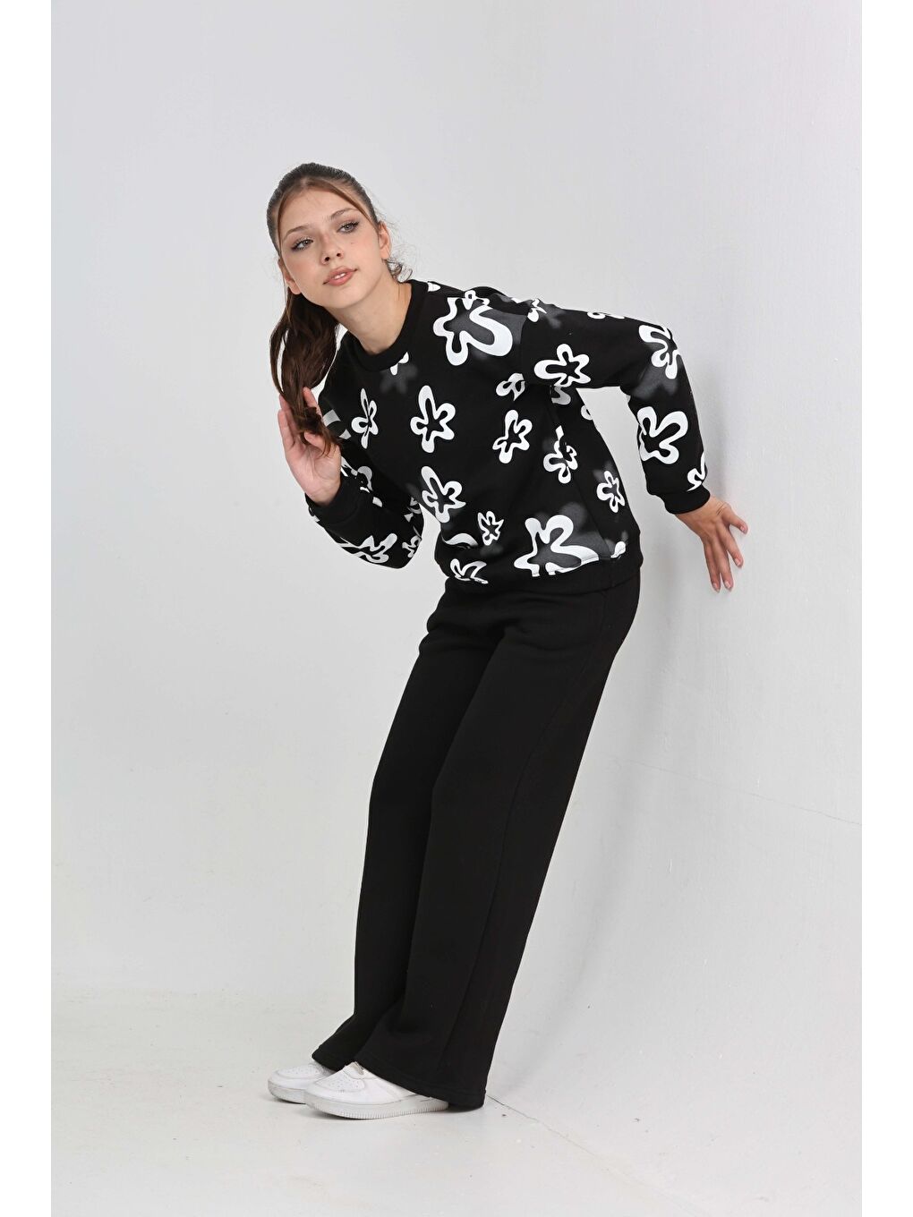 Siyah Kız Çocuk Çiçek Baskılı Eşofman Takım-2