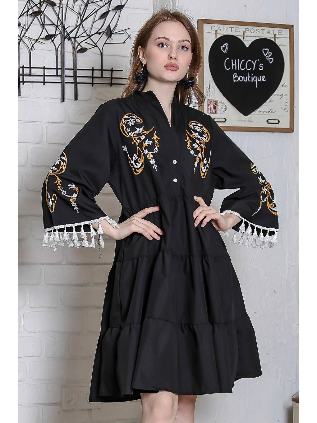 Kadın Siyah Vintage Nakışlı Kolları Püsküllü Düğme Detaylı Salaş Dokuma Elbise  M10160000EL95228