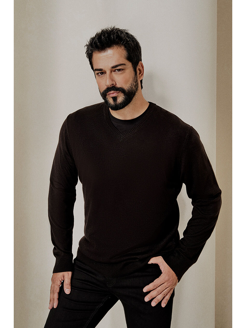 Erkek Siyah Anti-Pilling Tüylenme Yapmayan Standart Fit Normal Kesim V Yaka Triko Kazak-1