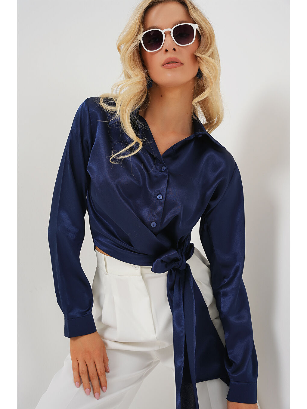 Kadın Bağlamalı Uzun Kol Saten Gömlek 20287 - Lacivert-3