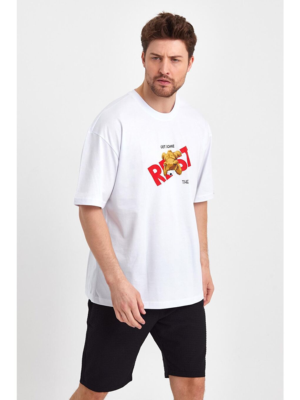 Beyaz Oversize Fit Bisiklet Yaka %100 Pamuk Ayıcık Baskılı Erkek Tişört RF0407-1