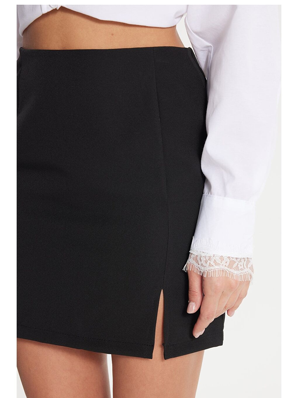 Kadın Slim Fit Dar Kesim Yırtmaç Detaylı Elastanlı Siyah Etek-3