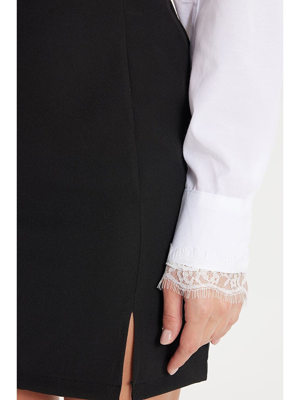 Kadın Slim Fit Dar Kesim Yırtmaç Detaylı Elastanlı Siyah Etek-4