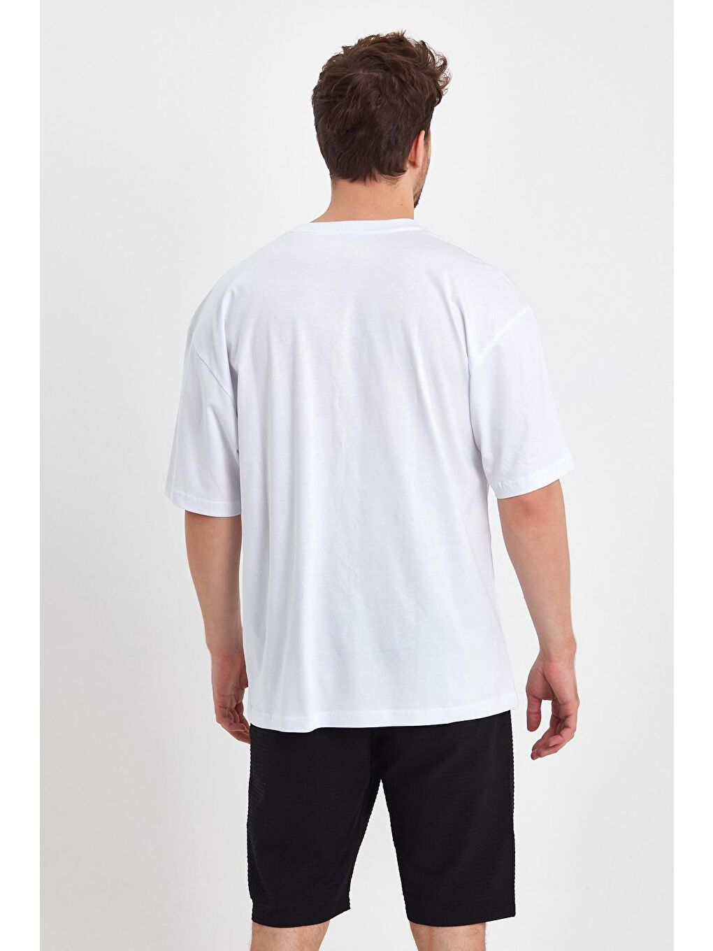 Beyaz Oversize Fit Bisiklet Yaka %100 Pamuk Ayıcık Baskılı Erkek Tişört RF0407-5