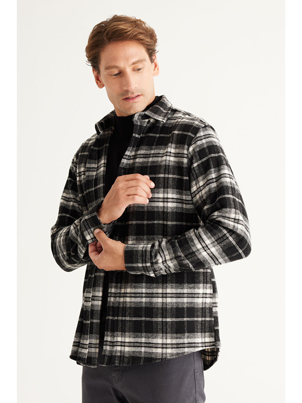 Erkek Siyah-Ekru Comfort Fit Geniş Kesim Düğmeli Yaka Ekose Desenli Flanel Oduncu Gömlek-2
