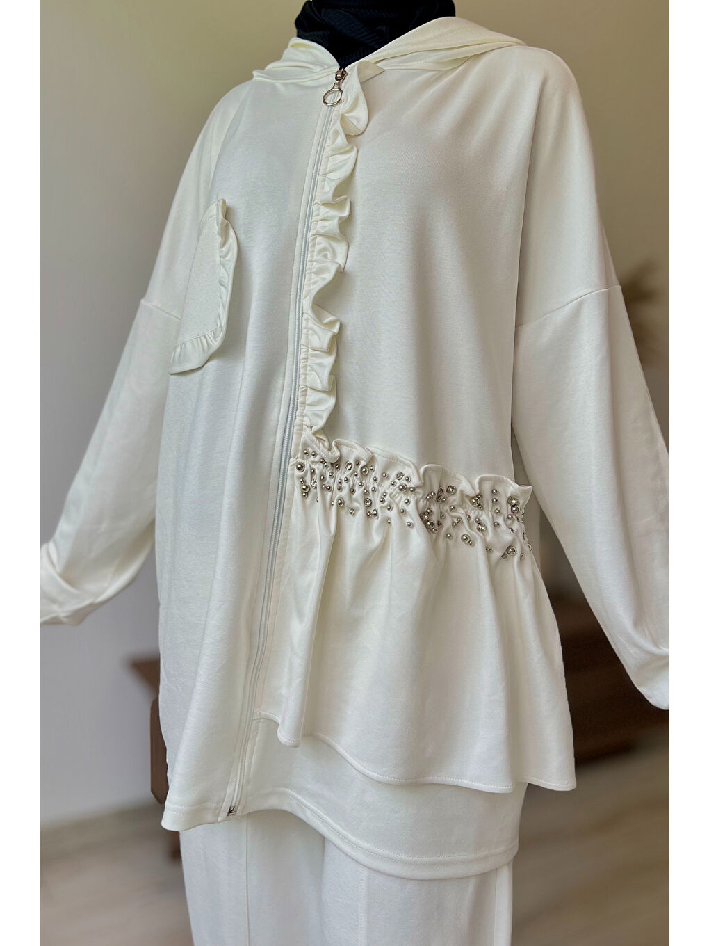 Beyaz Kumaş Fermuarlı Fırfırlı Tunik Pantolon Tesettür İkili Takım-5