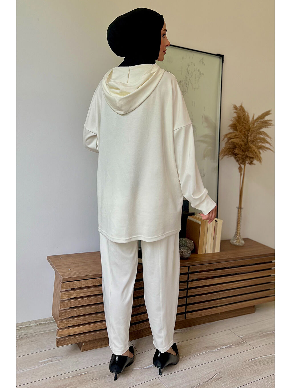 Beyaz Kumaş Fermuarlı Fırfırlı Tunik Pantolon Tesettür İkili Takım-7