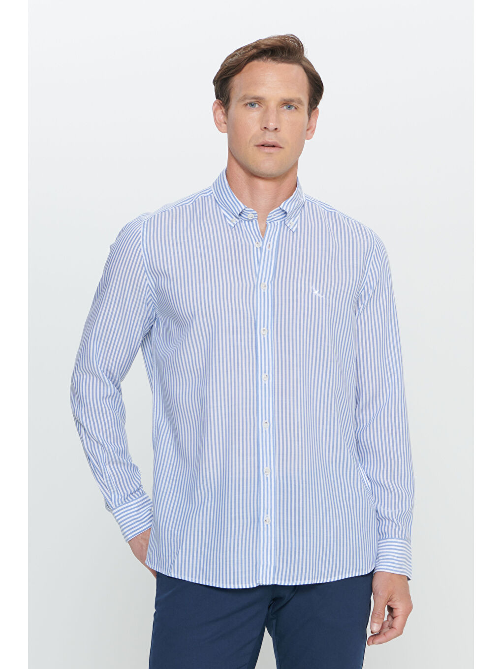 Erkek Lacivert-Beyaz Slim Fit Dar Kesim Düğmeli Yaka %100 Pamuk Çizgili Gömlek-2