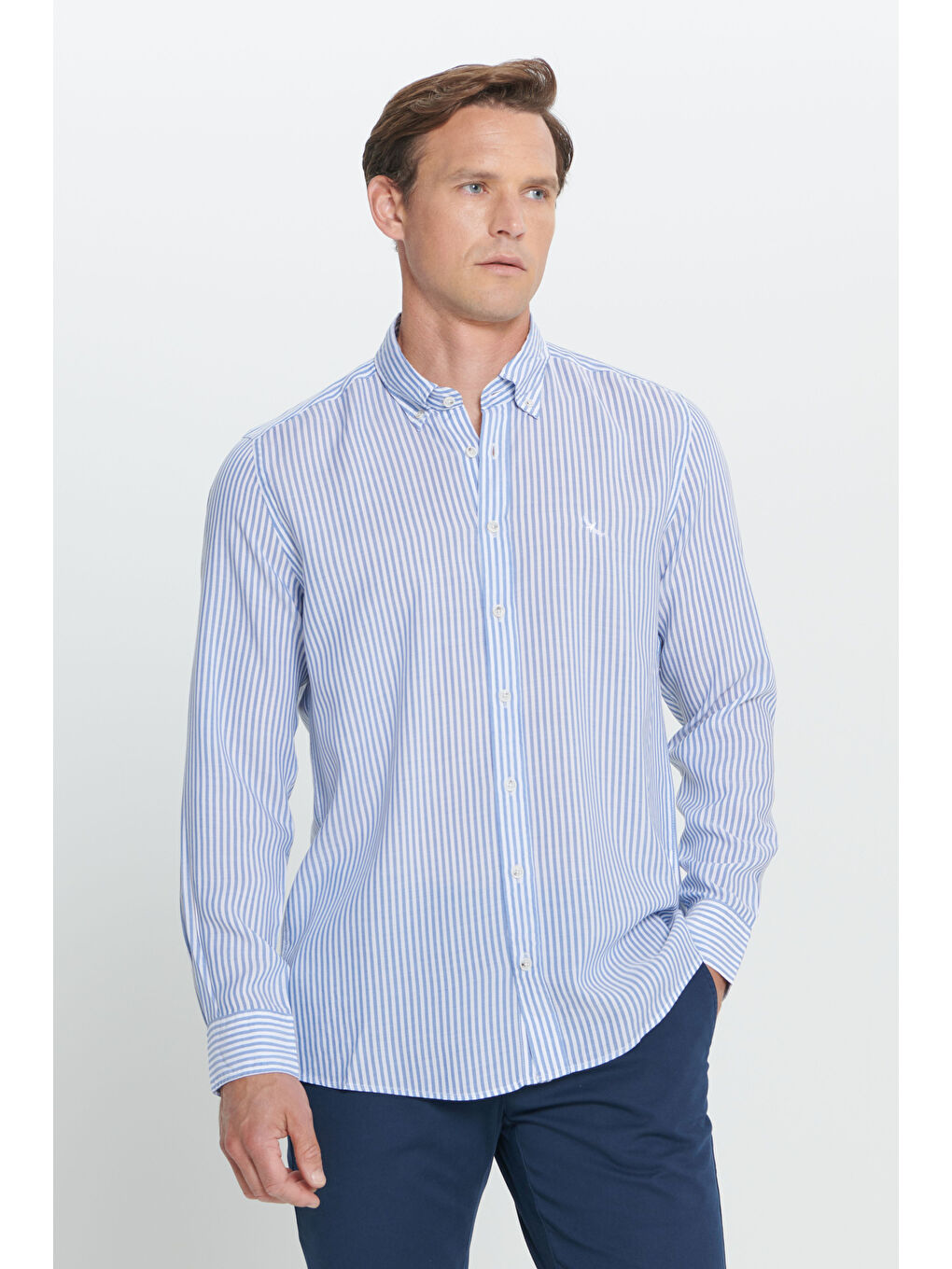 Erkek Lacivert-Beyaz Slim Fit Dar Kesim Düğmeli Yaka %100 Pamuk Çizgili Gömlek-3