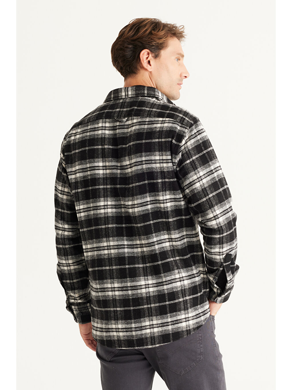 Erkek Siyah-Ekru Comfort Fit Geniş Kesim Düğmeli Yaka Ekose Desenli Flanel Oduncu Gömlek-5