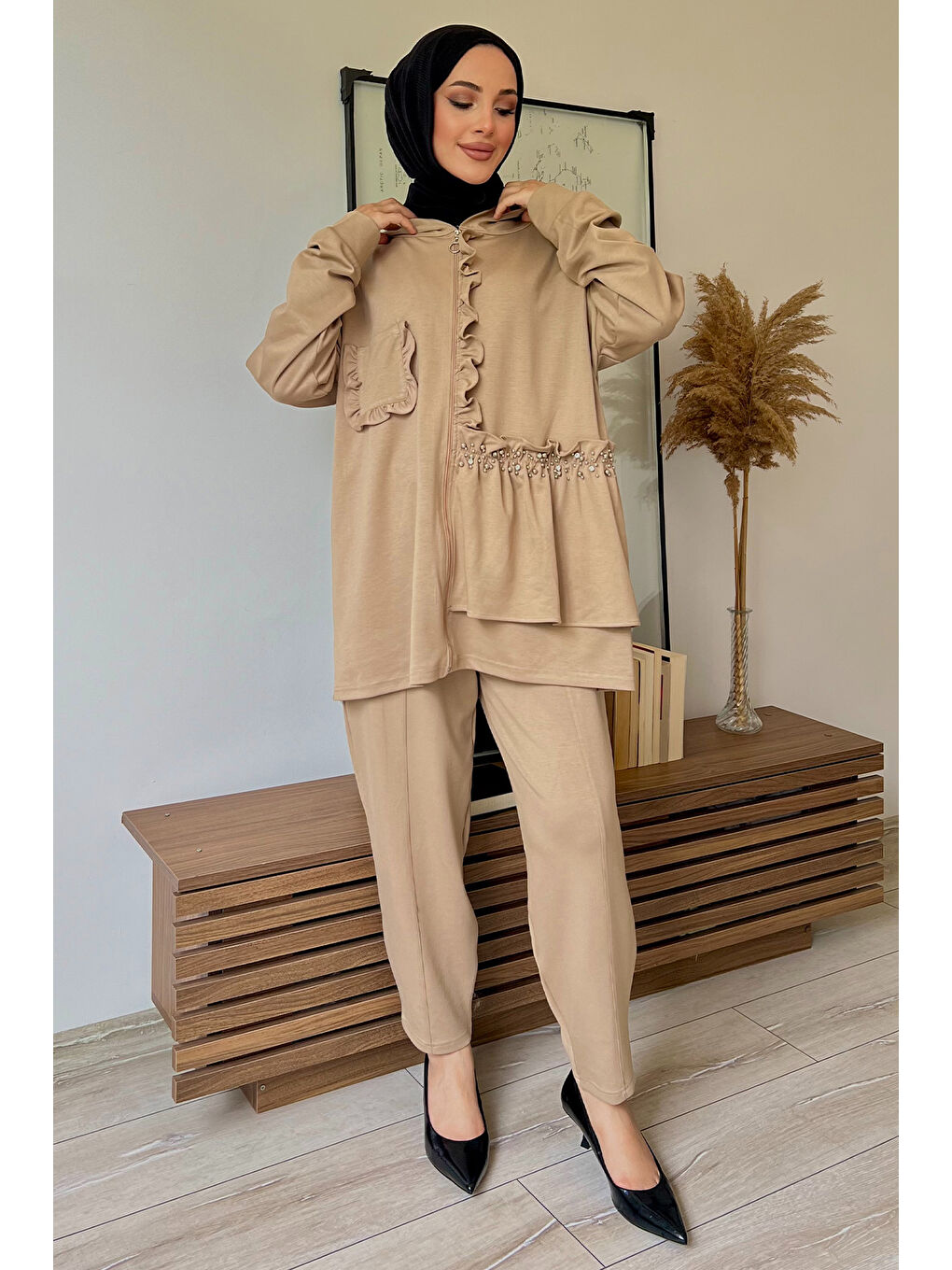 Bej Kumaş Fermuarlı Fırfırlı Tunik Pantolon Tesettür İkili Takım-2