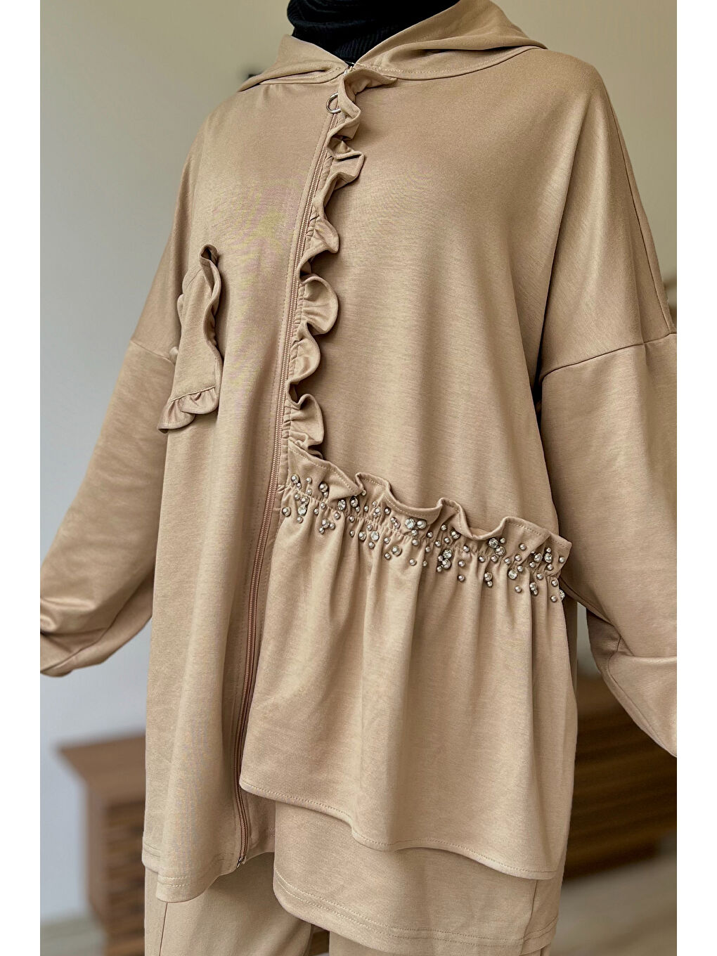 Bej Kumaş Fermuarlı Fırfırlı Tunik Pantolon Tesettür İkili Takım-4