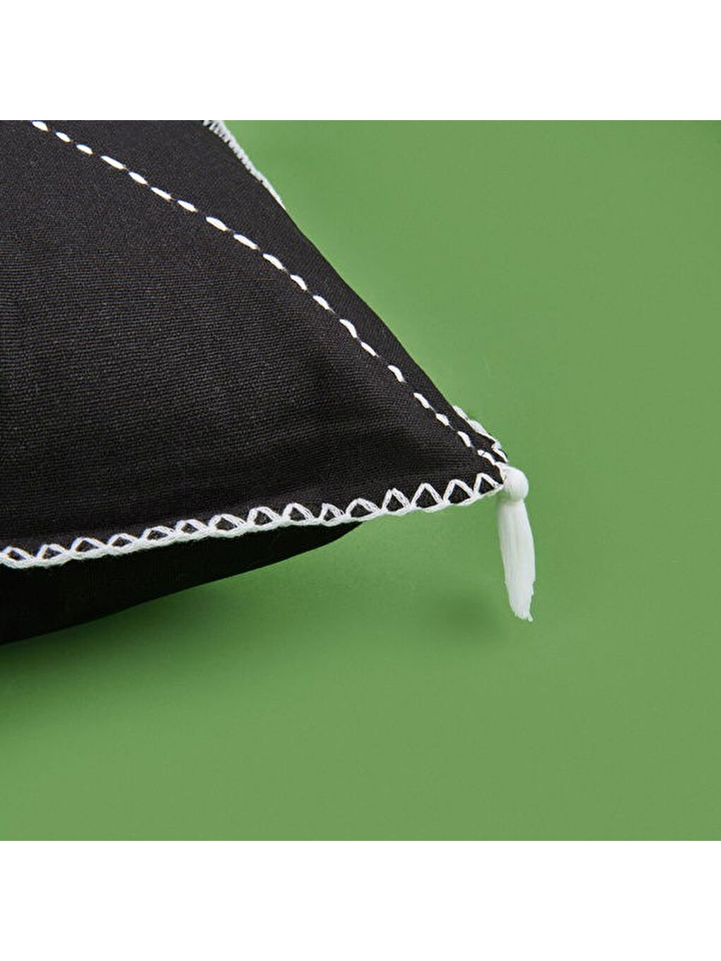 Soft Ethnic Püskül Detaylı Kırlent - Siyah - 40x40 cm-3