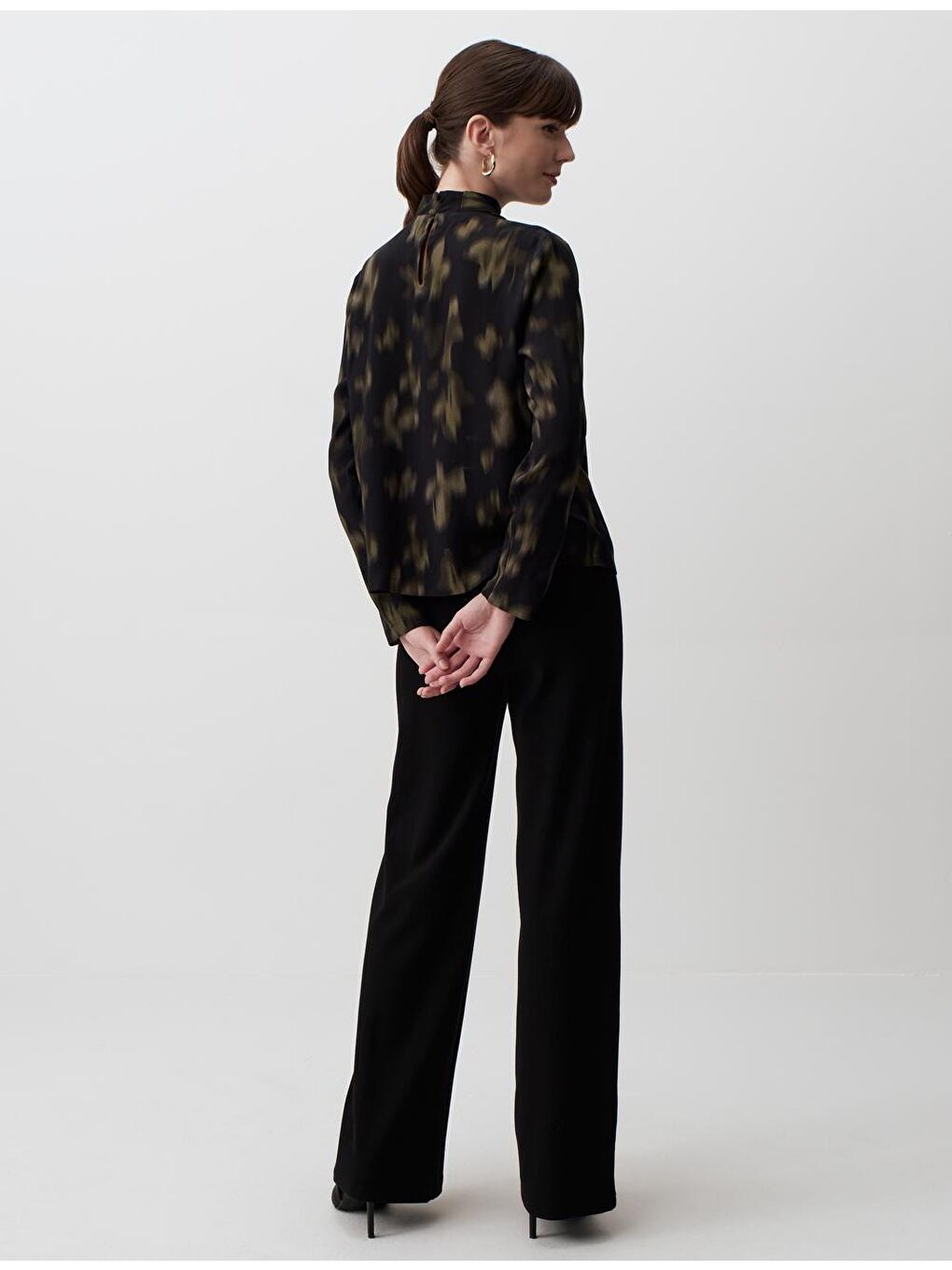 Siyah Yarım Balıkçı Yaka Desenli Bluz-4