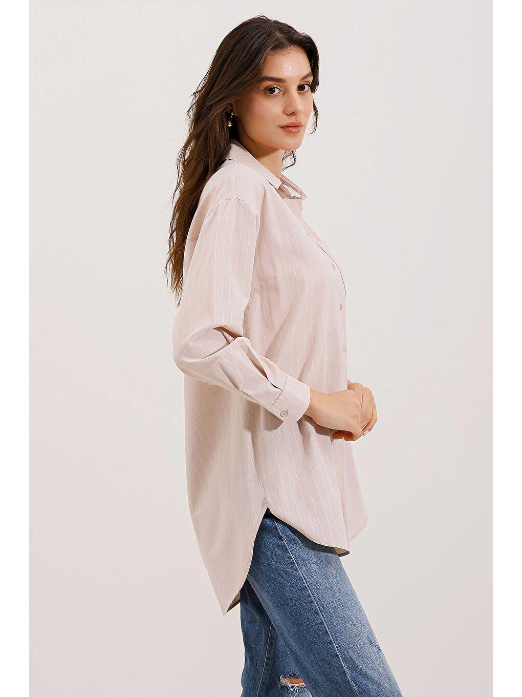 20217 Cep Detaylı Çizgili Oversize Gömlek - Bej-2