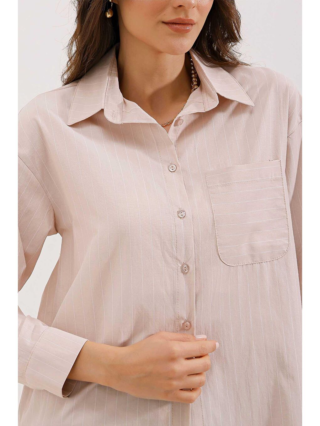 20217 Cep Detaylı Çizgili Oversize Gömlek - Bej-3