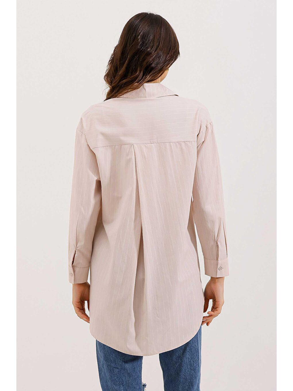 20217 Cep Detaylı Çizgili Oversize Gömlek - Bej-4