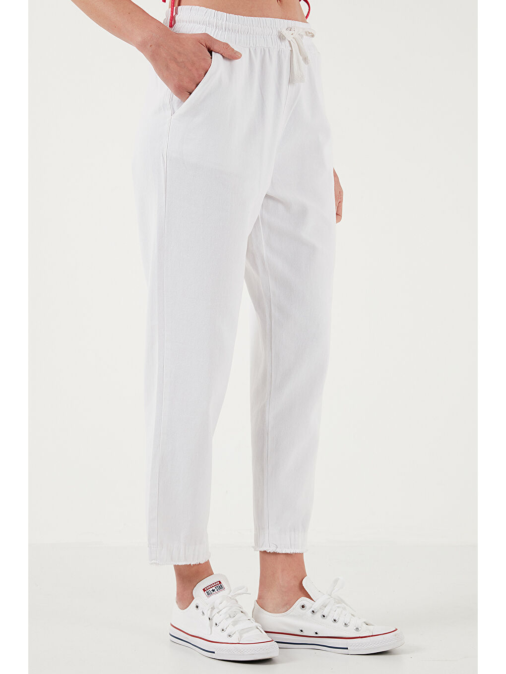 Beyaz Pamuklu Normal Bel Regular Fit Düz Paça Kadın Pantolon 668Yp42282S4-2