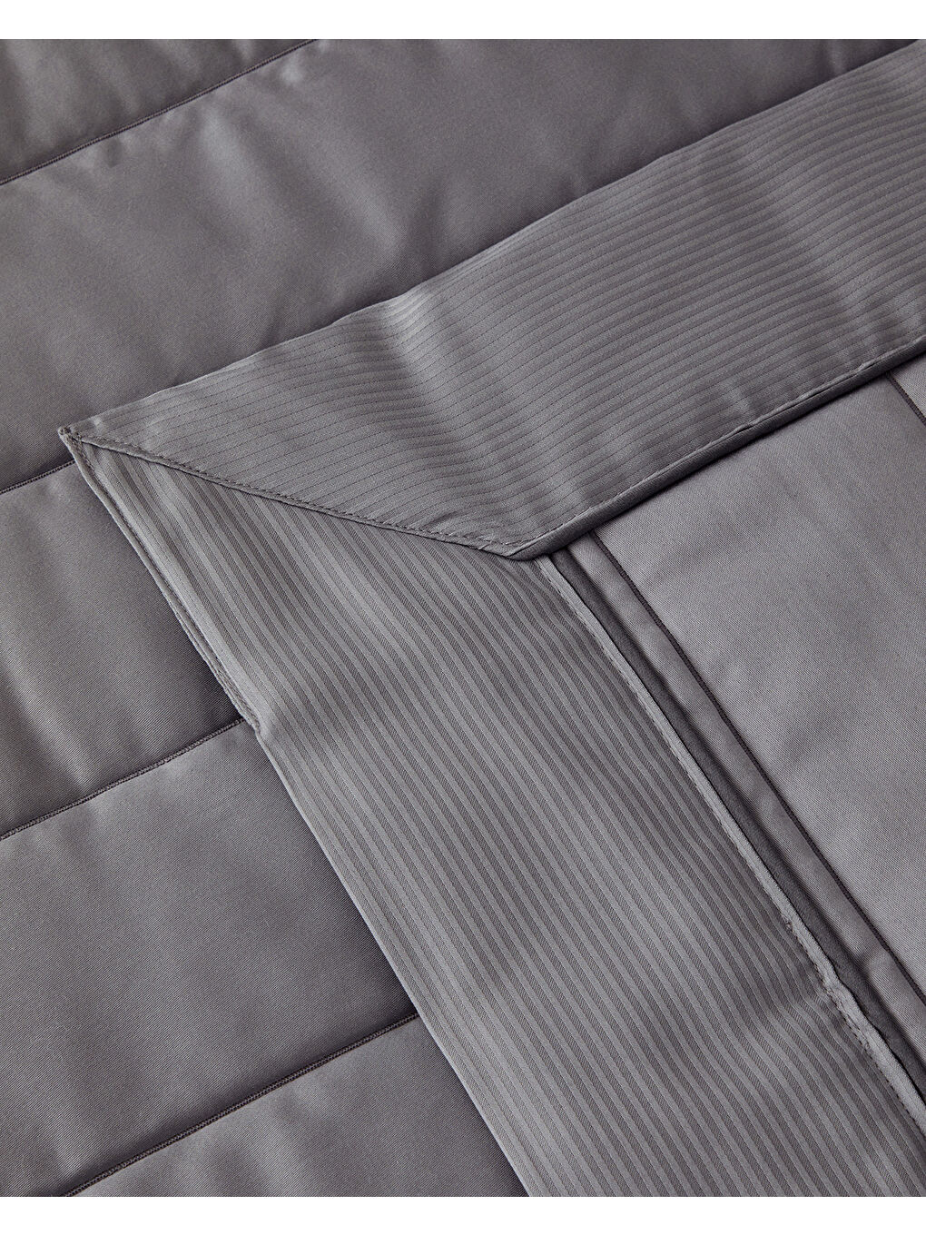 Valery Pamuk Saten Kapitoneli King Size Yatak Örtüsü Takımı 240x260 cm Koyu Gri-3