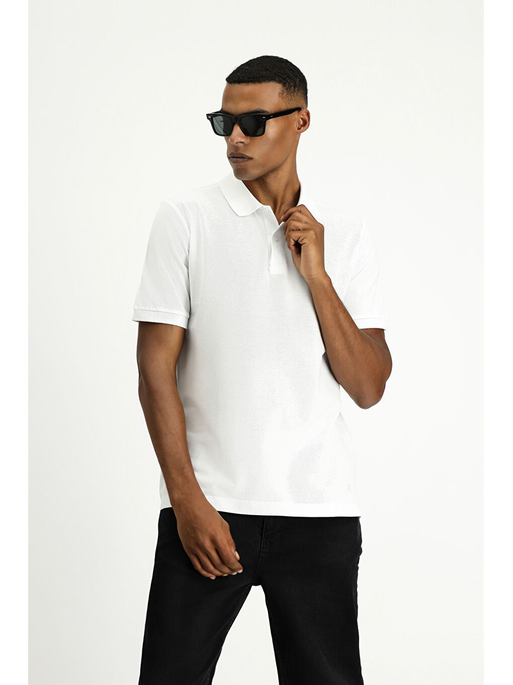 Beyaz Polo Yaka Regular Fit Nakışlı Pamuk %100 Pamuk Tişört