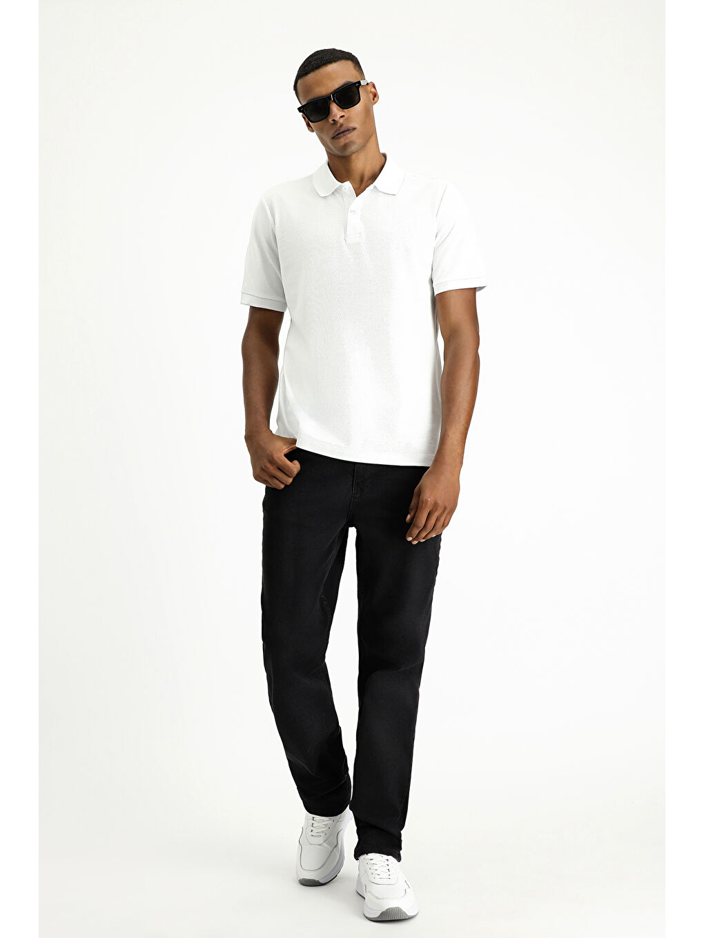 Beyaz Polo Yaka Regular Fit Nakışlı Pamuk %100 Pamuk Tişört-1